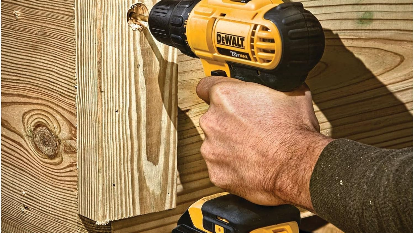 31.DEWALT Perceuse et visseuse à percussion sans fil…